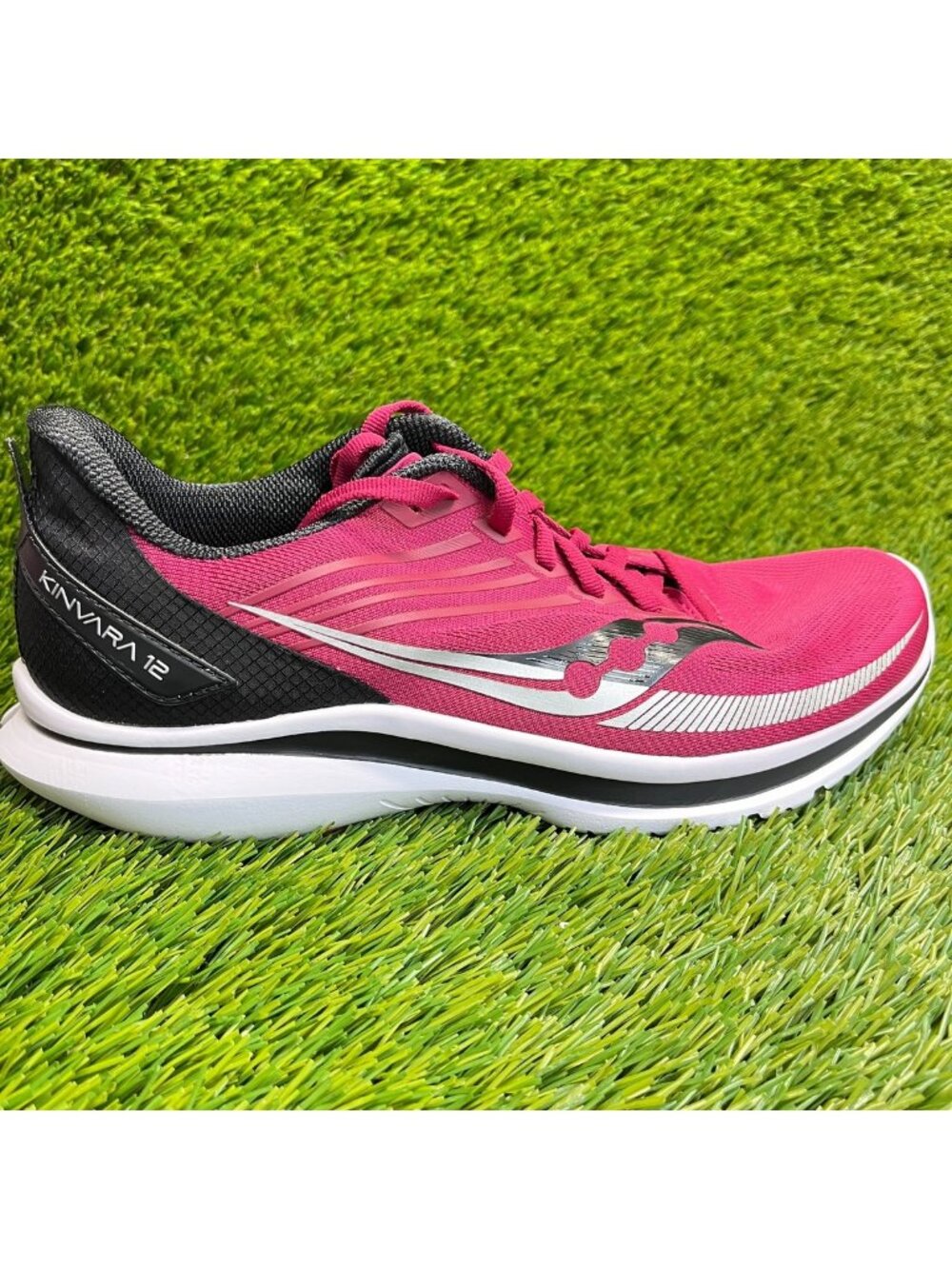 Saucony Kinvara 12 Womens Size 9.5 Pink Black Athletic Running Shoes Sneakers